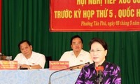 Presidenta parlamentaria contacta con electores en Can Tho 
