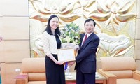 Honran a la embajadora saliente de Polonia en Vietnam 