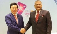 Canciller vietnamita se reúne con el secretario de Estado de India en Singapur