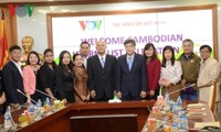 VOV continuará ayudando técnicamente al sector de radio camboyano 