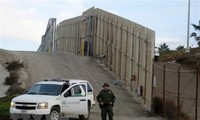 Trump sigue urgiendo a la construcción del muro fronterizo 