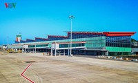 Aeropuerto Internacional de Van Don en funcionamiento