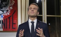 Presidente francés propone negociar con “chalecos amarillos”
