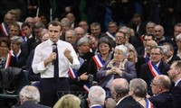 Presidente francés llama a sanear al país