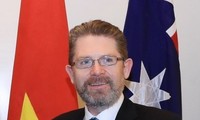 En Vietnam presidente del Senado australiano