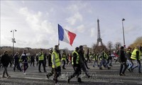 Macron codena las manifestaciones de los “chalecos amarillos”  