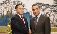 Problema de península coreana debe resolverse a través de diálogo, dice canciller chino
