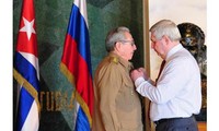 El Partido Comunista ruso otorga a Raúl Castro la “Orden de Lenin”