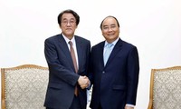 Primer ministro de Vietnam recibe a embajador japonés y lider del grupo AEON