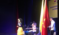 Artista colombiana y su espectáculo emocionante en Hanói