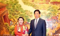 Presidenta del Parlamento de Vietnam mantiene conversaciones con líder del Congreso Nacional del Pueblo de China