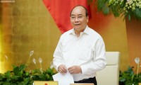 Premier de Vietnam dirige reunión ordinaria del gobierno para julio