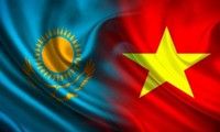 Presidente de la Cámara Baja de Kazajistán visita Universidad de Hanói