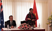 Vicejefa del Parlamento de Vietnam se reúne con connacionales en Australia