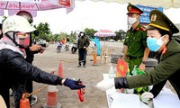 Ciudadanos vietnamitas apoyan la decisión del Gobierno de alargar el distanciamiento social