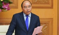 Premier vietnamita pide perfeccionar mecanismo de examen y tratamiento de Covid-19 para funcionarios en ultramar