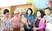 Vicepresidenta de Vietnam visita a niños con cáncer en Hospital K 