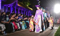 Honran identidad cultural de Vietnam con la mayor presentación de Ao Dai