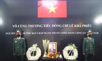 Misiones diplomáticas de Vietnam homenajean al ex líder político Le Kha Phieu 