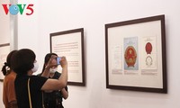 Exhibición sobre la historia del emblema nacional de Vietnam  