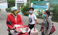 Entregan más de siete mil paquetes de asistencia a familias afectadas por covid-19 en Vietnam