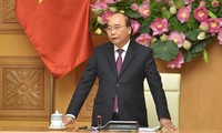 Premier de Vietnam se reúne con representantes de asociaciones empresariales extranjeras 