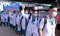 El pueblo y el sector empresarial de Vietnam siguen con determinación el llamado del líder político contra el covid-19