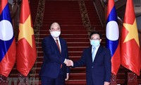 Presidente de Vietnam reunido con Premier laosiano en Vientiane