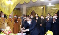 Presidente de Vietnam rinde homenaje al difunto líder de la Sangha Budista 