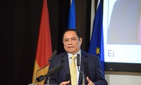 Premier de Vietnam asiste a foro empresarial Vietnam-Francia