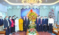 Presidente del Frente de la Patria de Vietnam visita la Iglesia Evangélica en el Norte