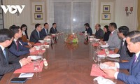 Jefe del Legislativo vietnamita se reúne con líderes de las principales corporaciones indias