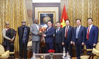 Máximo legislador vietnamita se reúne con líderes de partidos políticos de la India