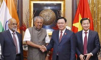 Jefe del Legislativo de Vietnam reunido con gobernador del estado indio de Kerala