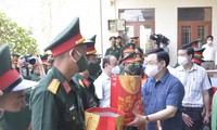 Titular del Legislativo vietnamita extiende felicitaciones del Tet a soldados de Ca Mau
