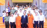 El jefe de Estado visita la Academia Budista Jemer Theravada en Can Tho