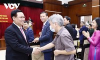 Jefe legislativo de Vietnam se reúne con vietnamitas residentes en Laos