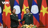 Jefe del Estado Mayor General del Ejército Popular de Vietnam recibe a su homólogo laosiano