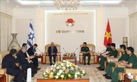 Ministro de Defensa recibe a alto funcionario de Israel 