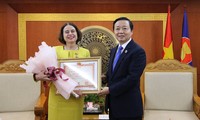Entregan distinción a la embajadora de Australia en Vietnam