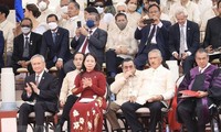 Vicepresidenta de Vietnam asiste a la ceremonia de juramentación del presidente filipino