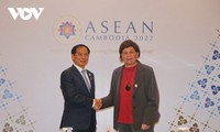 Canciller de Vietnam se reúne con dirigentes de Nueva Zelanda, Canadá y Reino Unido en Camboya