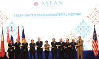 AMM-55: canciller vietnamita asiste a reuniones importantes con su homólogo de ASEAN y sus socios