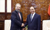 Presidente de Vietnam reunido con ex primer ministro israelí
