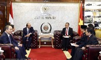 Presidente de Vietnam se reúne con los líderes del Parlamento de Indonesia