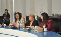 Expresidenta de Chile anima a mujeres vietnamitas a perseguir sus sueños 