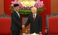 Primer ministro de Malasia recibido por secretario general del PCV 