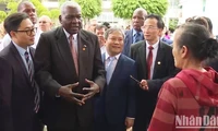 Líder cubano visita Hospital de la Amistad Vietnam - Cuba Dong Hoi