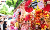 El colorido casco antiguo de Hanói durante el Festival del Medio Otoño