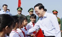 Presidente de Vietnam visita a residentes en la isla de Co To